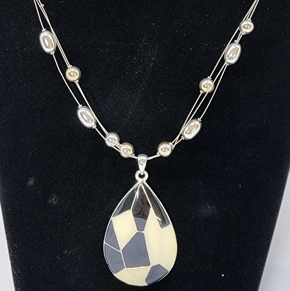 Black and Cream Teardrop Necklace
